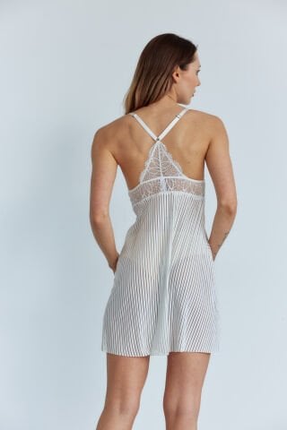 Lowri Beyaz Dantelli Gecelik Elbise