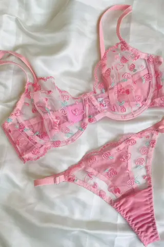 PEMBE İÇ GİYİM VE PİJAMA SETİ