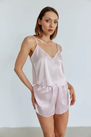 PEMBE İÇ GİYİM VE PİJAMA SETİ