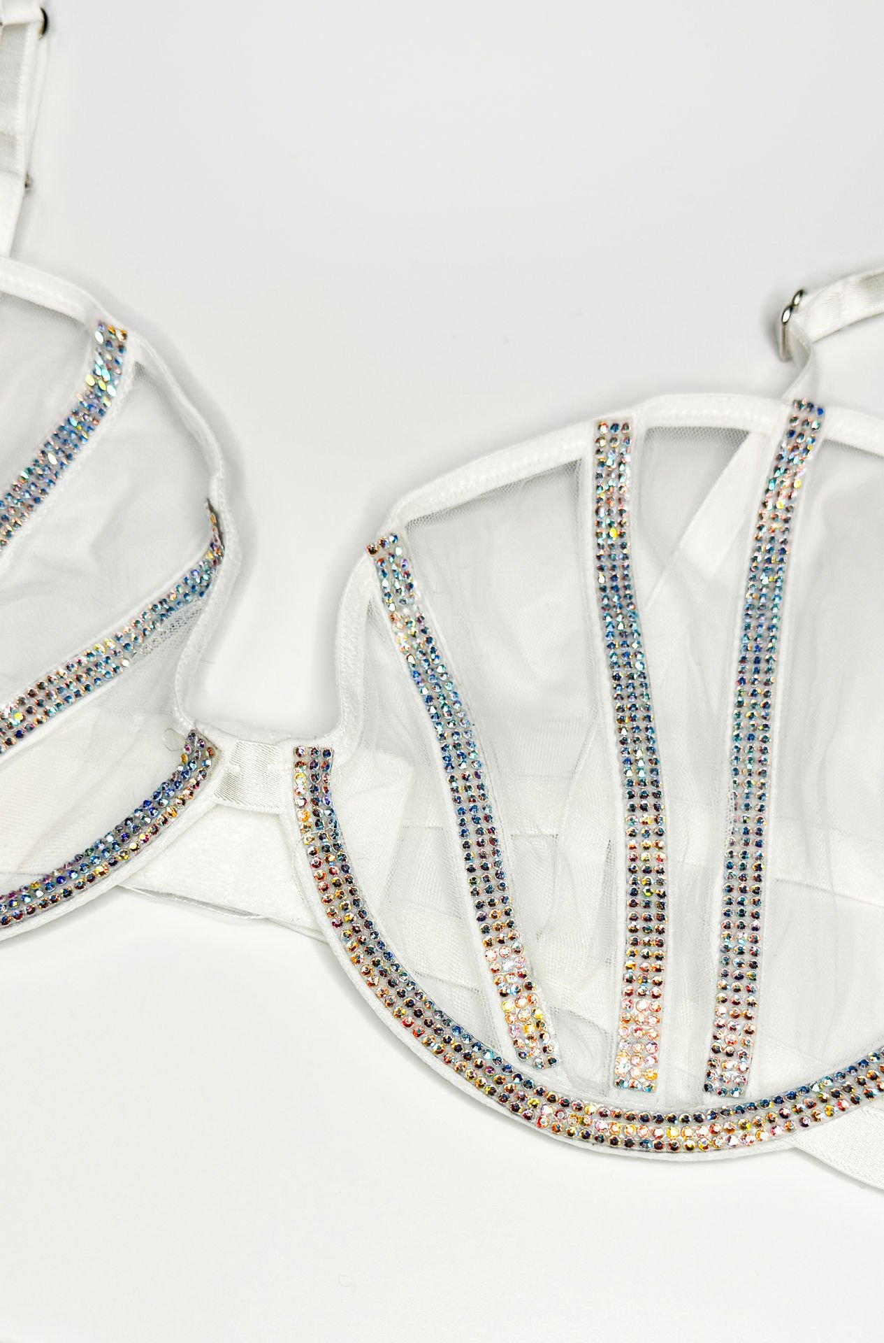 Loren Beyaz Gün Işığı Taşlı İç Çamaşır Takım