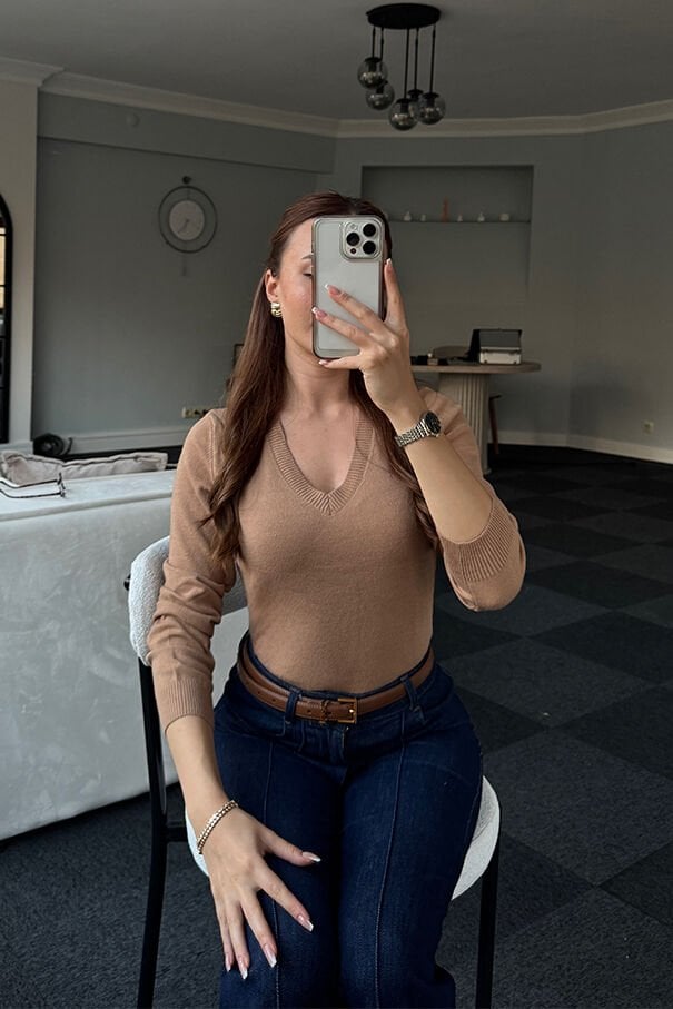 V Yaka Açık Kahverengi Basic Kazak