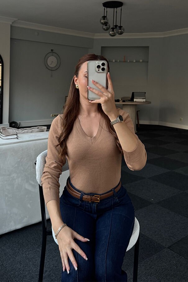 V Yaka Uzun Kollu Yumuşak Açık Kahverengi Basic Kazak