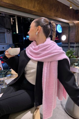 Yumuşak Pembe Tüylü Atkı